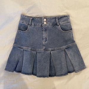 Pleated denim mini skirt